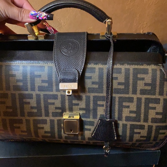 Iconic Fendi - Picture 9 of 11